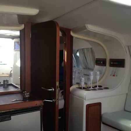 Bed & Boat Suegno 船屋