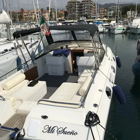 Bed & Boat Suegno Botel Chiavari