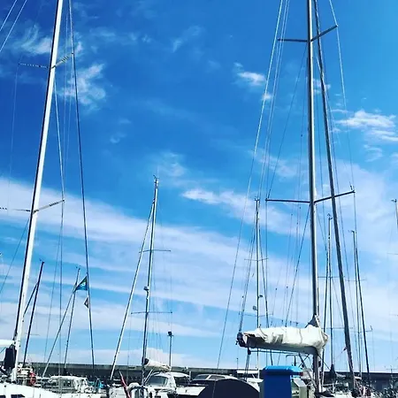 Botel Bed & Boat Suegno *